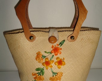 Vintage Embroidered Raffia Floral Straw Handbag with Wooden Handles