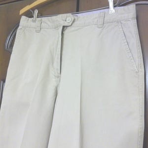 Tommy Hilfiger Size 10 Female Khaki Slacks in Very Good Vintage Condition