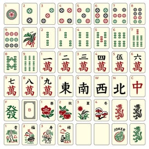 Op de afbeelding: Een complete set Mahjong-tegels, met verschillende kleuren, getallen en karakters. De tegels zijn crèmekleurig met rode, groene en zwarte symbolen. Bevat bloemen-, seizoens- en draaktegels. De set bevat ook een Joker-tegel.