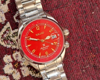 Reloj Seiko vintage automático de acero inoxidable con esfera roja y efecto sol para hombre, con fecha y fecha.