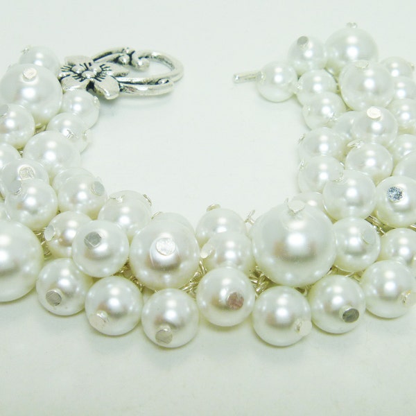 White Pearl Bracelet, White Cluster Bracelet, Chunky Pearl Bracelet, Pearl Bracelet, Glass Pearl Bracelet, Bridal Pearl Jewelry, White Pearl