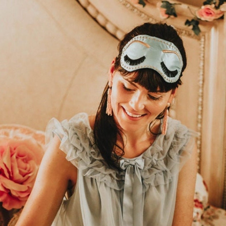 Breakfast at Tiffany's Sleep Mask: Handmade Satin Eye Mask with Eyelashes bild 7
