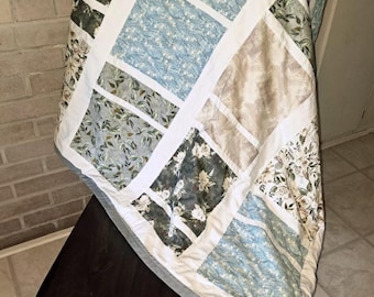 Handgemachte Patchwork-Decke aus 100% Baumwolle in Blau, Grau und Beige – Moderne Bauernhaus-Decke