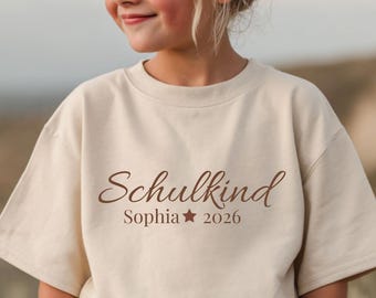 Schulkind 2026 Shirt personalisiert mit Name | Einschulung T-Shirt Mädchen, Geschenk zum Schulanfang | Erstklässler Shirt, Erster Schulstart