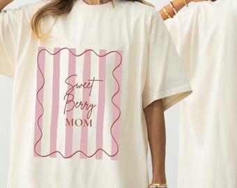 Sweet Berry Mom T-Shirt, Mama Shirt Damen, Coquette Mama Shirt, Erdbeer Mama Shirt, Geschenk für Mama, Aesthetic T-Shirt, Sommer Shirt Damen