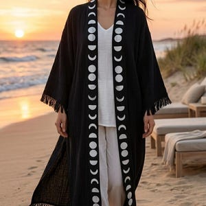 Kimono Fase da Lua Negra – Saída de Praia Celestial em Algodão com Franjas sku22