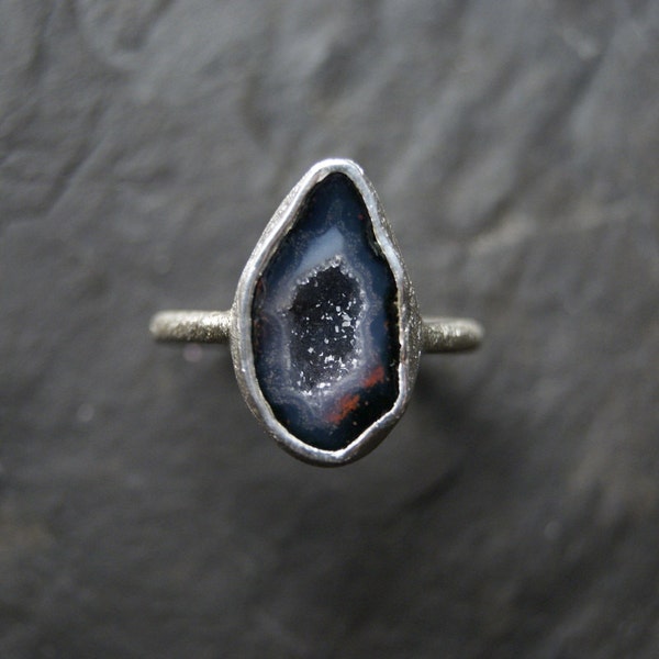 Dunkles Lavendel Geode Ring aus Sterlingsilber - CUSTOM MADE