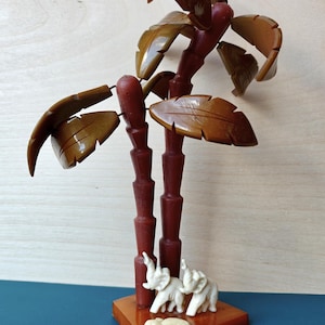 Vintage Polish bakelite, catalin statue of elephants under palm trees. Tested. Collectible Figures