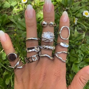 Set di 12 anelli regolabili in argento | Set di anelli stile liquido, catena con perle barocche grandi | Gioielli minimalisti gotici grunge chic
