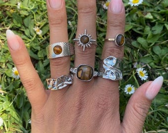 6 verstellbare Ringe aus silberfarbenem Edelstahl | Ring-Set im Grunge-, Y2K- und Indie-Stil | Schmuck mit braunen Perlen, Sternen und Sonne