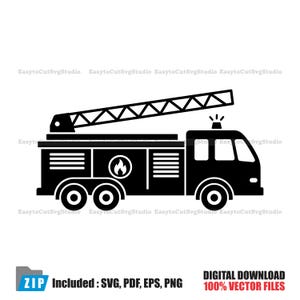 Op de afbeelding: Zwart-wit vectorillustratie van een brandweerwagen met een uitgeschoven ladder. De brandweerwagen heeft een vlamembleem en is een digitale download in SVG-, PDF-, EPS- en PNG-formaten.