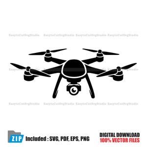 Peut inclure: Une silhouette graphique noire d'un drone quadricoptère avec quatre hélices, un corps central et une caméra montée en dessous. Le design inclut le texte EasytocutSvgStudio répété en arrière-plan et des informations sur les formats.