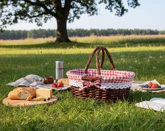 Picknickmand met rode gingang | Rieten mand met handvatten | Rustieke voedseldrager voor buiten