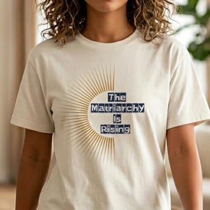 Camiseta holgada para mujer "El matriarcado está en ascenso" / Camiseta "Matriarcado"