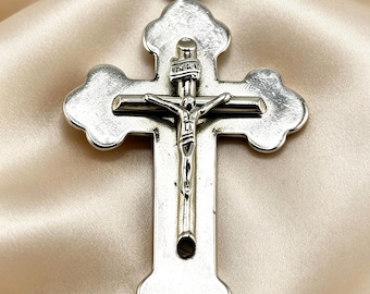 Vintage kruishanger van 925 sterling zilver met INRI Jezus-klavertje in de vorm van een religieus sieraad. Verzamelbaar katholiek cadeau.