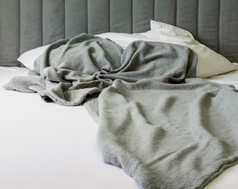 Cotton muslin bedspread in heathered gray, available in all sizes