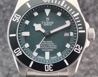 Orologio Tudor vintage automatico in acciaio inossidabile con quadrante verde.