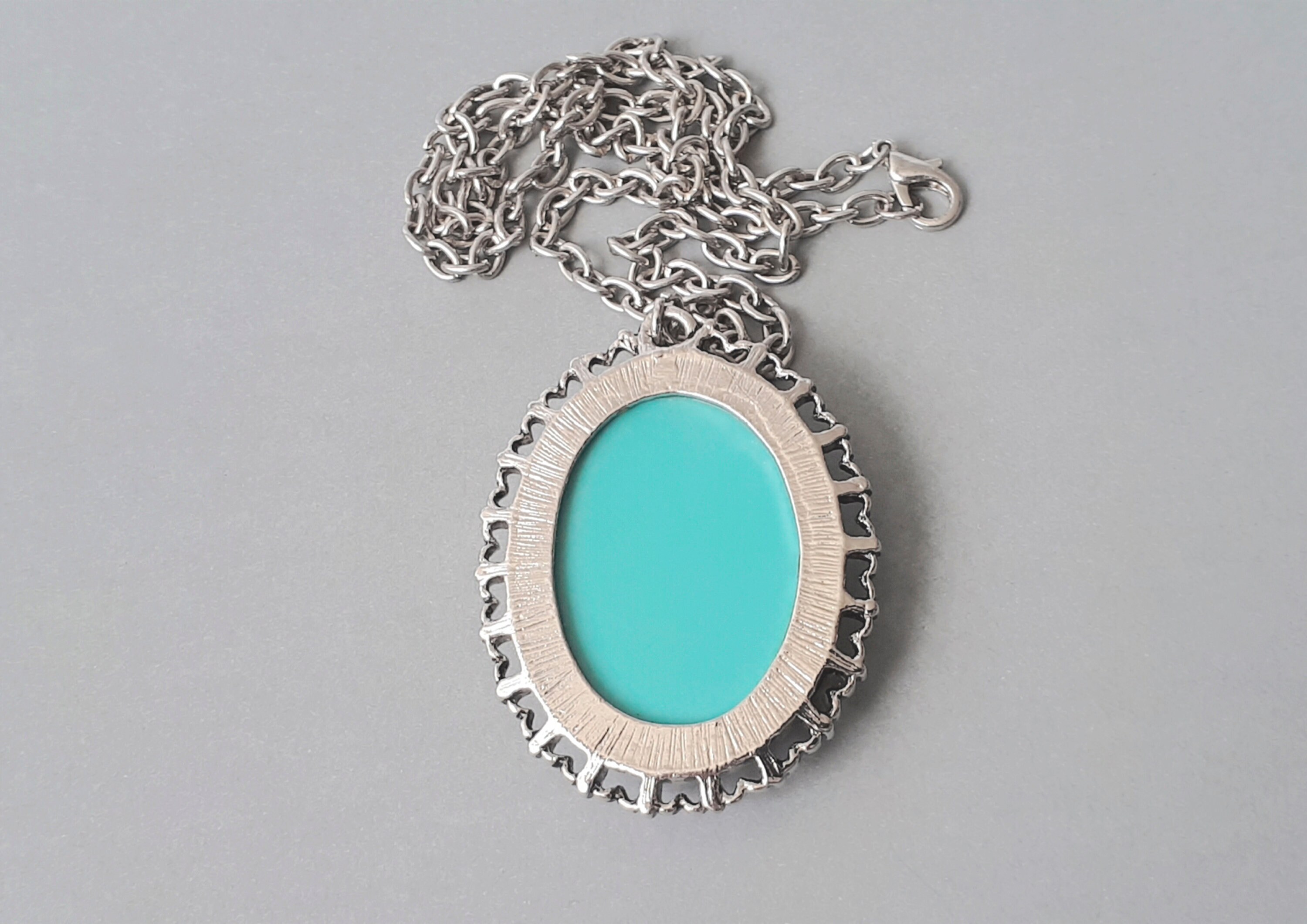 Collier Pendentif Rétro En Argent Avec Camée Vert Floral – Bijou Vintage Charmant