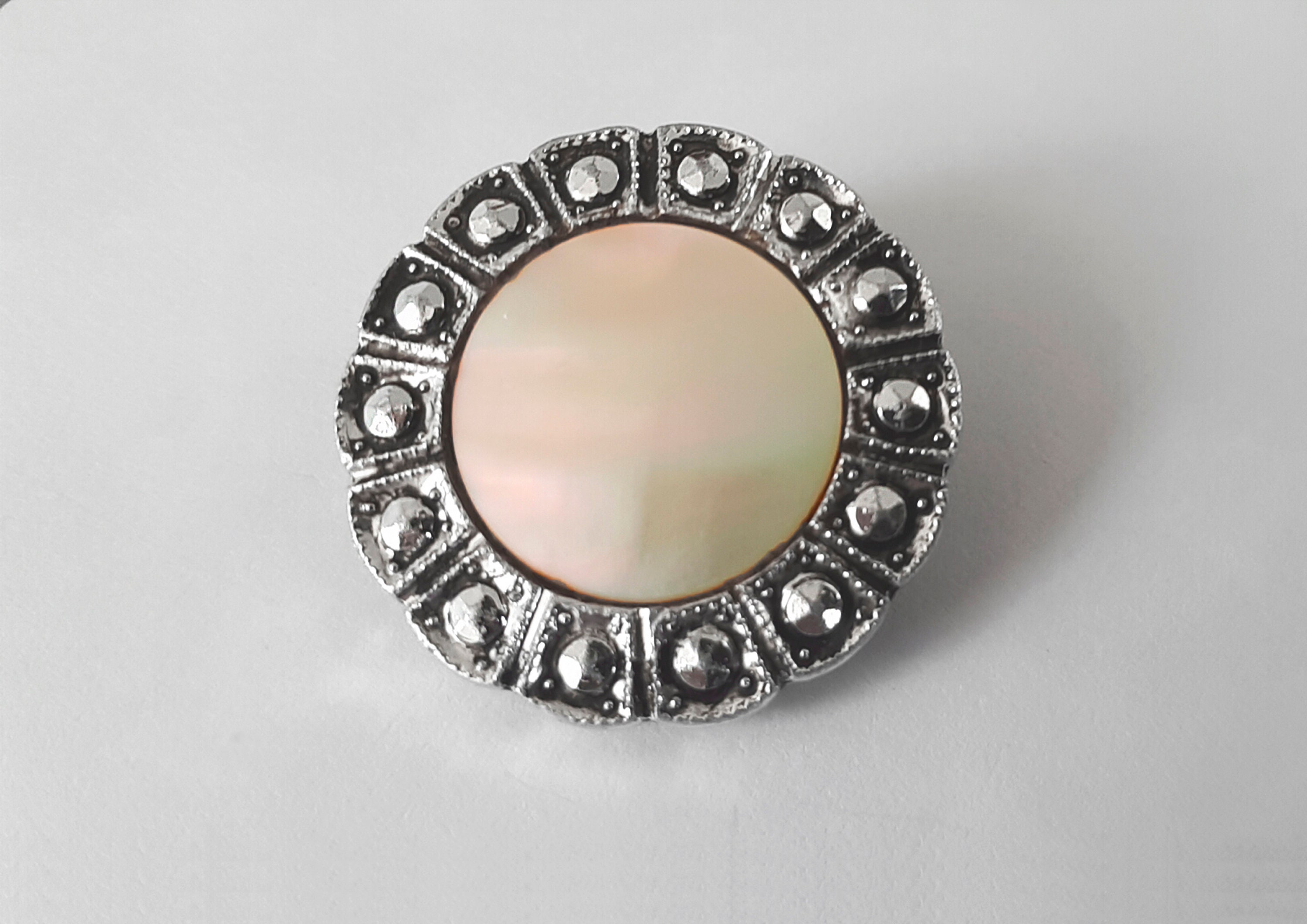 Broche Vintage Western Germany – Feuille Texturée Or Avec Perle – Bijou Mode Occasion – Plaqué Or 18k