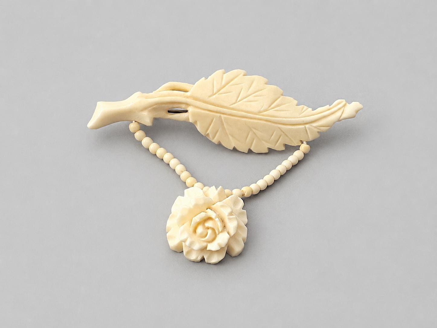 Vintage celluloid brooches - Etsy 日本