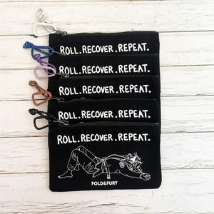 BJJ Jiu Jitsu Bag Pouch – Roll Recover Repeat Gym Bag Organizer (20cm x 11.5cm)