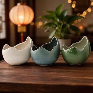 Kleiner Keramik-Pflanztopf (10 cm), gewellt, für Sukkulenten, moderne Blumendekoration, minimalistisches Gefäß, hübsches Schreibtischaccessoire, Einzugsgeschenk