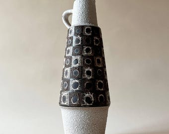 Grote vintage keramieken Schlossberg-vaas uit de jaren 60 | Brutalistisch West-Duits aardewerk | Sculpturale vaas met handvat