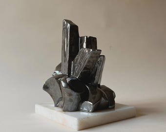 Gesigneerde abstracte keramische sculptuur c. Jaren 70 – Vicente Pallardó Camps – Spaanse studiokunst op marmeren voet