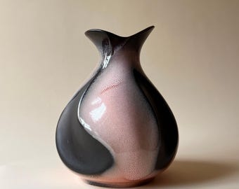 Bay Keramik-vaas – West-Duitse kunstaardewerk, rosé en zwart glazuur