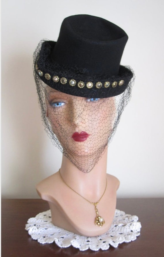 Amazing 1940s Tilt Topper Hat