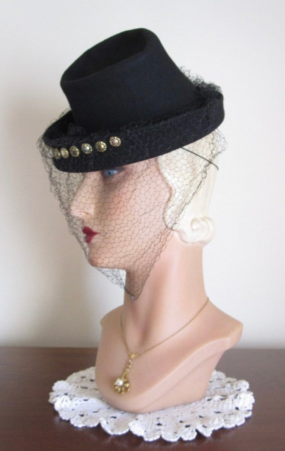 Amazing 1940s Tilt Topper Hat - Gem