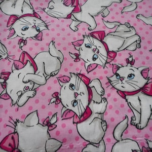 Beautiful Curious Kittens 100% Cotton Fabric 18&quot; long x 44&quot; wide (Half Yard)