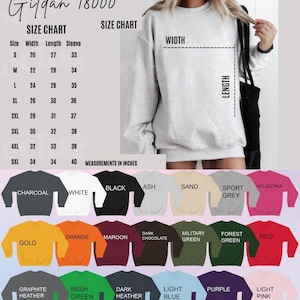 Op de afbeelding: Maattabel voor Gildan 18000 sweatshirts, metingen in inches. De tabel bevat maten S tot 5XL, met een breedte vari&euml;rend van 50,8 tot 86,4 cm, een lengte van 68,6 tot 86,4 cm en mouwlengtes van 83,8 tot 101,6 cm. Verschillende sweatshirtkleuren worden weergegeven.