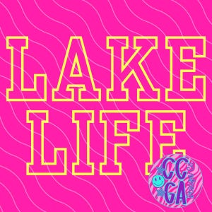 K&ouml;nnte beinhalten: Eine leuchtend pinkfarbene Grafik mit den Worten "LAKE LIFE" in gro&szlig;en, gelb umrandeten Buchstaben. Der Hintergrund hat ein wellenf&ouml;rmiges Muster. Ein kreisf&ouml;rmiges Logo mit Smiley und Text befindet sich unten rechts.