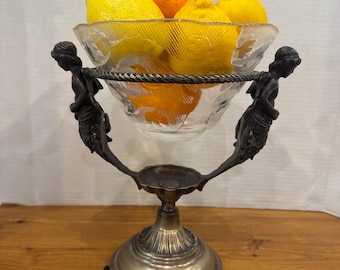 Squisito porta confetti/ciotola per caramelle vintage in cristallo e bronzo con cherubini.