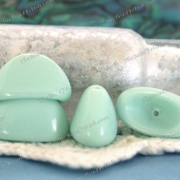 4 ~ Vintage 14 x 9mm Sea Foam Green Pressed Glass Oval Interlocking Cap Beads, Collectable Glass Vintage Beads, Old Glass Beads  VB-822