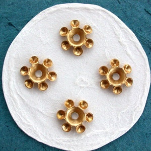 Brass Flower Stampings, Metal Stamped Flowers, Vintage Style Metal Flowers, Rhinestone Settings  STA-073