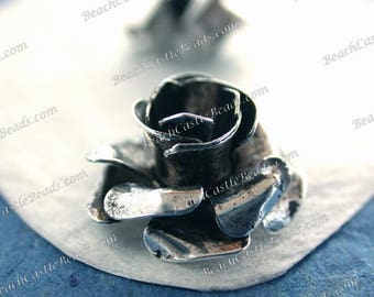 Flores chapadas en plata de ley antigua, 3-D remachados 18mm flores, estampados de estilo vintage, hecho en los EE.UU., ropa de la artesanía del pelo de la boda STA-463