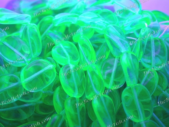 25 UV Beads, Black Light Beads, Twisted Flat Oval Black Light Beads, Green/Blue Czech Glass Beads, Party Beads   CZ-694