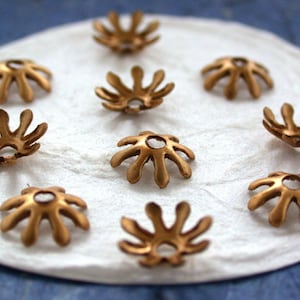 Brass Flower Stampings, Metal Stamped Flowers, Vintage Style Metal Flowers, Brass Beadcaps, Beadcaps  STA-090