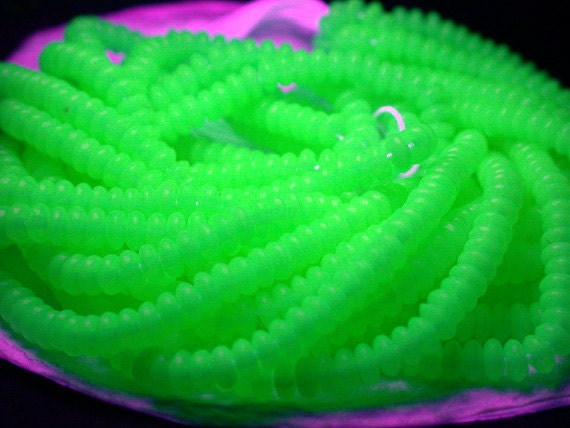 UV Beads, Black Light Beads, 4mm Rondelles, Milky Uranium Glass Beads…