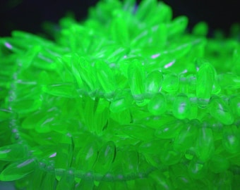 100 - Loose 10 x 3mm UV Black Light Dagger Beads, Uranium Glass Beads, Party Beads, Dagger Beads CZ-602