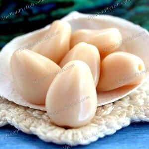 6 ~ Vintage West German &#39;Calico Coffee&#39; Beige Pressed Glass Beads, Vintage Beige Pinch Beads, Old Glass Beads VB-820