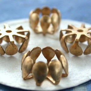 Raw Brass Flower Stampings, Metal Stamped Flowers, Vintage Style Metal Flowers STA-178