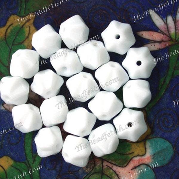 20 ~ 6 x 7mm Vintage Milk Glass Beads, Glossy White Pressed Glass Vintage Flower Beads, Old White Beads  VB-310