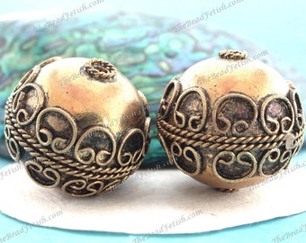 Perles en laiton brut antiques fabriquées à la main de 2 à 30 mm avec garniture décorative en fil de fer, perles de macramé rustique creuses à grand trou MB-157