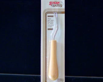 Bent Latch Hook Susan Bates Crafters Tool Rug Hook No 32942 Latch Hooking 1987 Vintage Sealed Craft Weaving Rug Making Hooking Bent Needle
