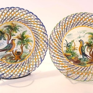 Set di piatti in maiolica vintage V.G. Spagna – Decorazione a reticolo con uccelli dipinti a mano (20 cm)