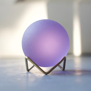 Violet - Boule de verre avec support en bois ou en métal géométrique