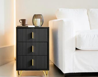 Mesa de cabeceira com 3 gavetas, mesa lateral com espaço para armazenamento, ideal para quarto e outros móveis.